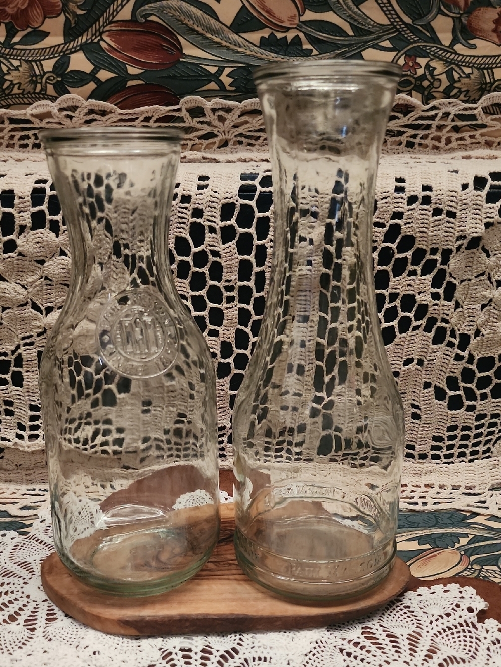 🔴 2 for $50 🔴 Pair of Paul Mason Embossed Glass Carafe Set